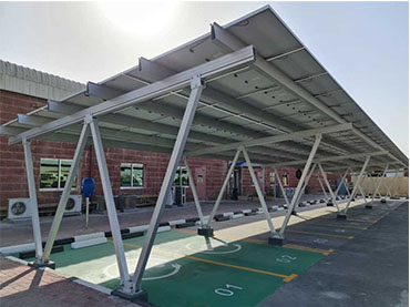 Trong dự án Carport mới hoàn thành ở Dubai